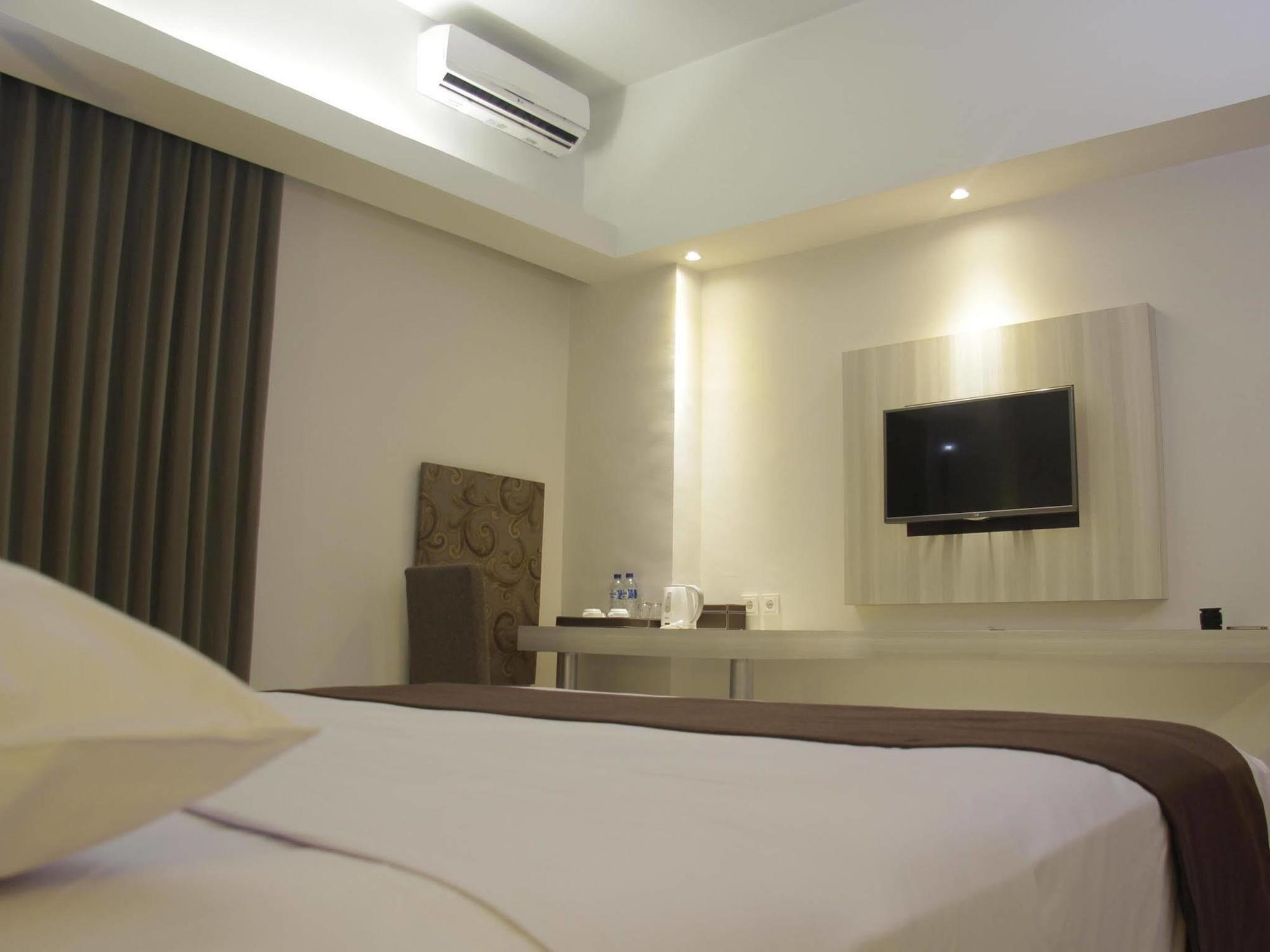 The Sun Hotel Madiun Exteriér fotografie