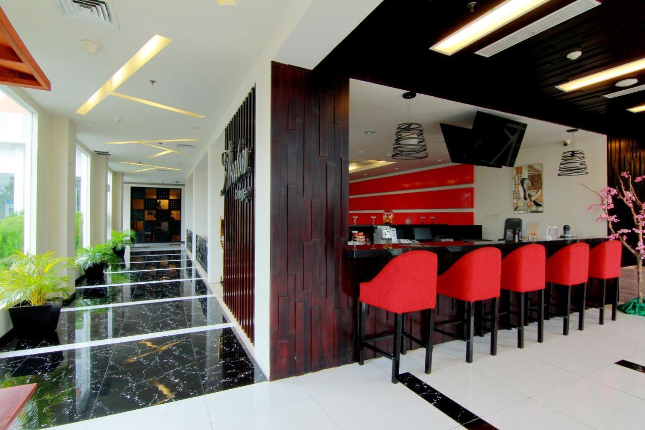 The Sun Hotel Madiun Exteriér fotografie